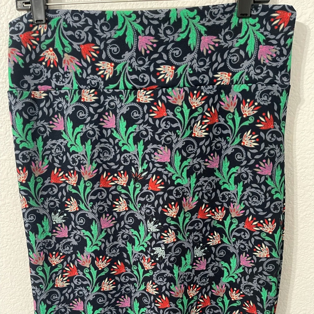 Lularoe Cassie, Size Large